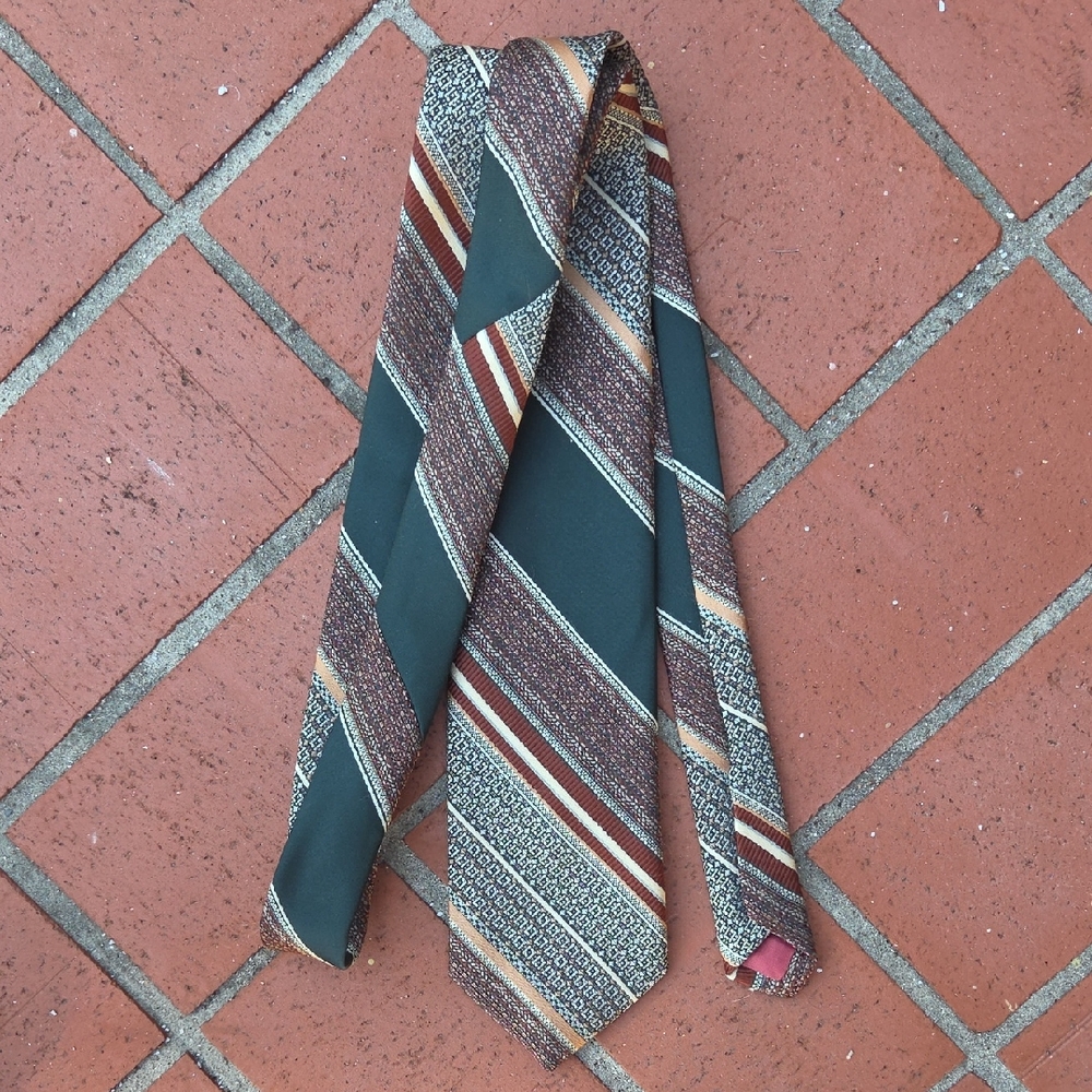 Vintage 1970s Sears Mens Store Polyester Green Stripe Tie 3" x 53"